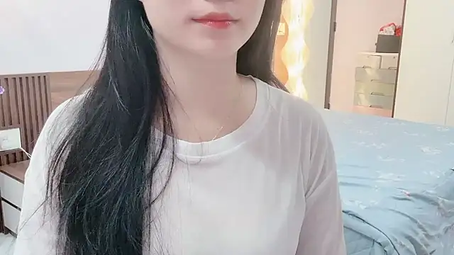 Snapshot of _Ely_ chatting on 28, 10, 2025 Ely online show from 28, 10, 2025