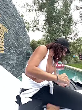 Snapshot of therealbeverlycious chatting on 24, 2, 2026 therealbeverlycious online show from 24, 2, 2026