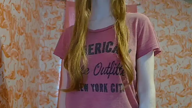 Snapshot of strawberrysmoothie chatting on 4, 10, 2025 strawberrysmoothie online show from 4, 10, 2025