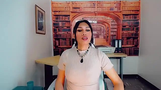 Snapshot of khiara_moretti chatting on 8, 1, 2025 khiara moretti online show from 8, 1, 2025