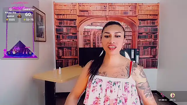 Snapshot of khiara_moretti chatting on 5, 2, 2025 khiara moretti online show from 5, 2, 2025