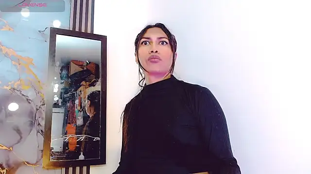 Snapshot of khiara_moretti chatting on 8, 11, 2025 khiara moretti online show from 8, 11, 2025