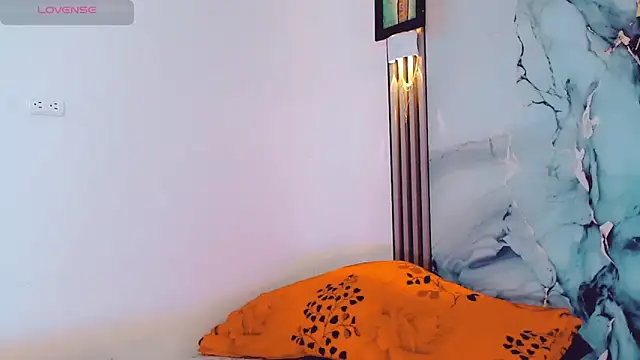 khiara moretti online show from 14, 11, 2025