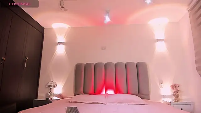 Agathaargent  online show from 25, 3, 2026