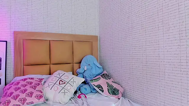 LARSONMIA online show from 11, 1, 2025