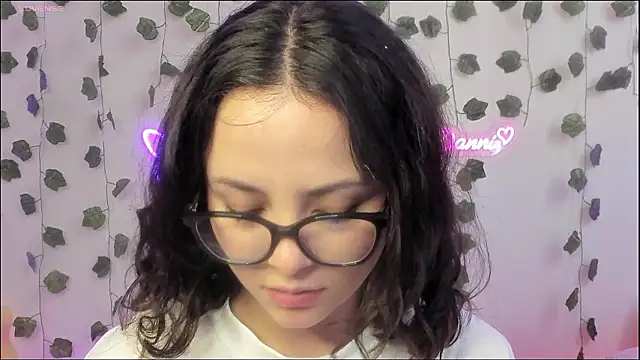 Megan Rodrigo online show from 6, 12, 2024