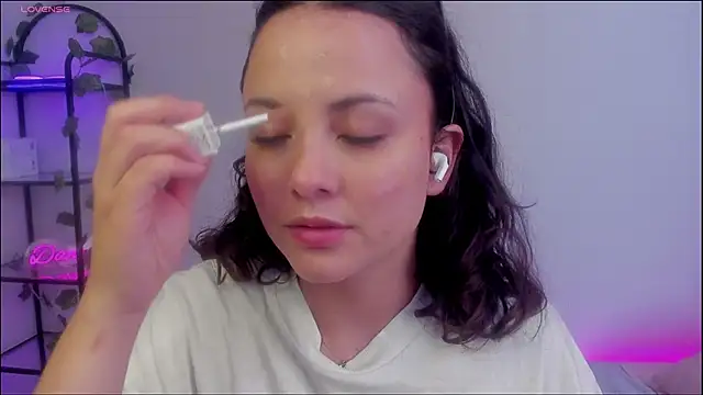Megan Rodrigo online show from 13, 1, 2025
