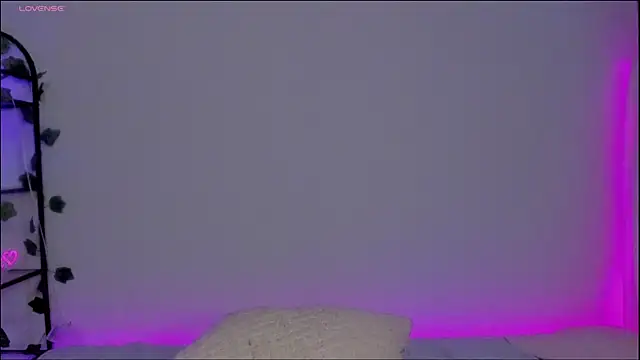 Megan Rodrigo online show from 13, 1, 2025