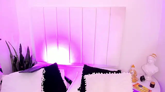 Amber Martins  online show from 11, 2, 2025