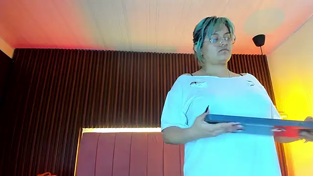 lucky-leah online show from 18, 1, 2025