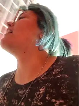 lucky-leah online show from 25, 1, 2025