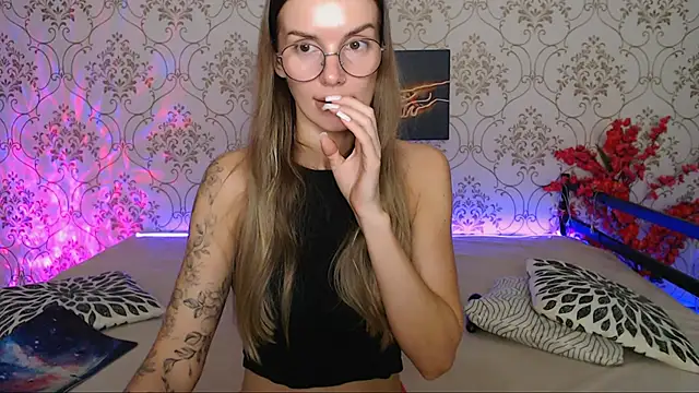 Snapshot of JulDoll chatting on 9, 10, 2025 JulDoll online show from 9, 10, 2025