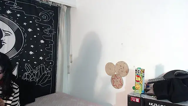 Snapshot of Isabella__dark chatting on 8, 2, 2025 Isabella dark online show from 8, 2, 2025