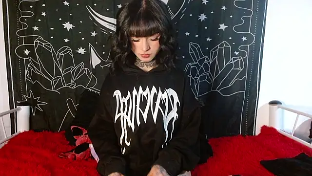 Isabella  dark online show from 15, 10, 2025