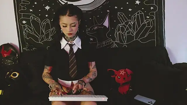 Isabella  dark online show from 30, 10, 2025