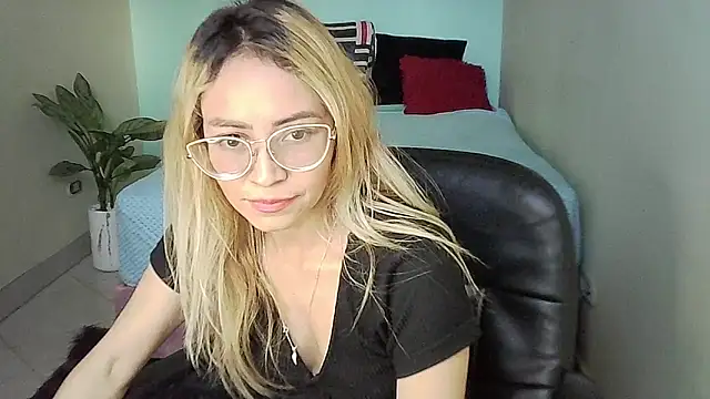JuliaMack online show from 26, 2, 2025