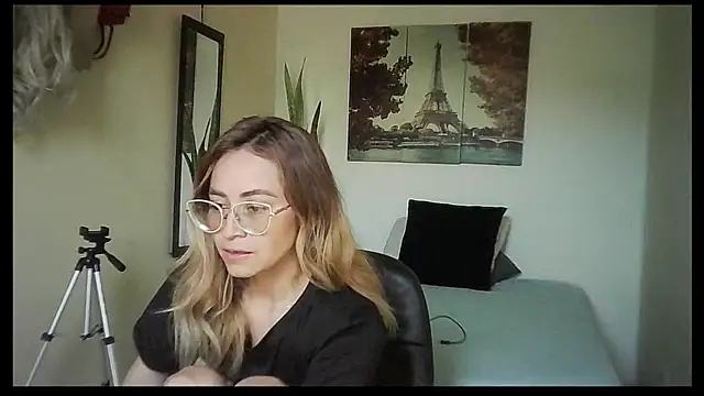 JuliaMack online show from 27, 10, 2025