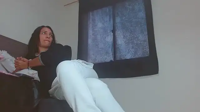 Mila cams1  online show from 28, 1, 2025