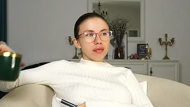 Snapshot of ivyleague_ chatting on 12, 10, 2025 ivyleague  online show from 12, 10, 2025