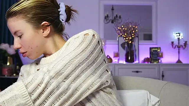 Snapshot of ivyleague_ chatting on 13, 10, 2025 ivyleague  online show from 13, 10, 2025