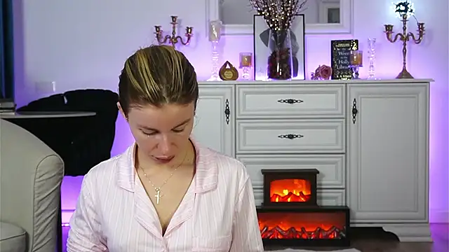 Snapshot of ivyleague_ chatting on 16, 10, 2025 ivyleague  online show from 16, 10, 2025