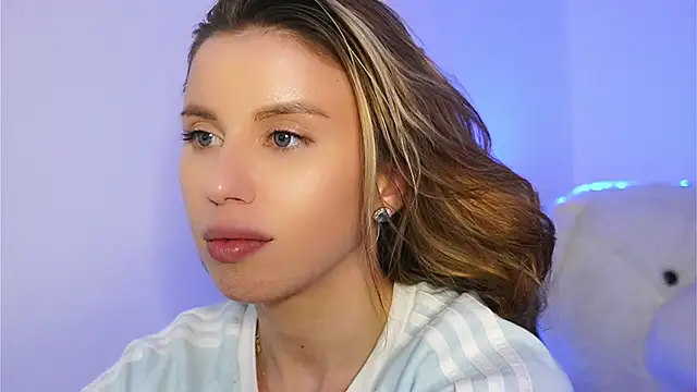 Snapshot of ivyleague_ chatting on 8, 3, 2026 ivyleague online show from 8, 3, 2026