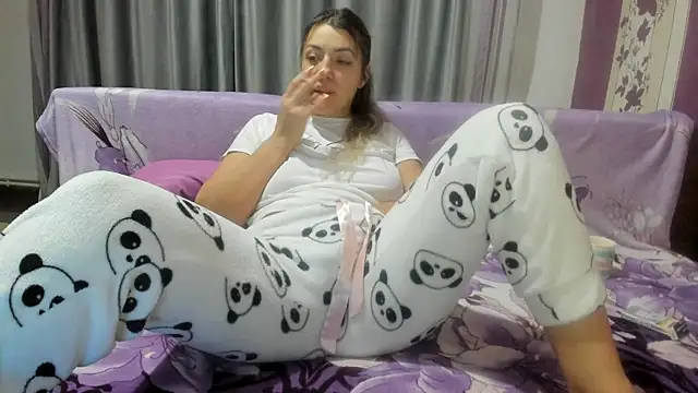 Dyana Kaylinn online show from 6, 12, 2024
