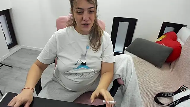 Dyana Kaylinn online show from 29, 3, 2026