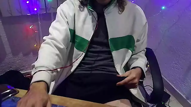Snapshot of jhonnygoldencock chatting on 2, 12, 2024 jhonnygoldencock online show from 2, 12, 2024