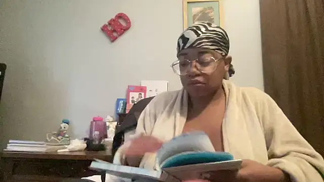 MommyConfident online show from 28, 10, 2025