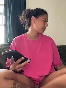 Snapshot of VanessaBling chatting on 4, 4, 2026 VanessaBling online show from 4, 4, 2026