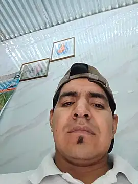 Snapshot of latino17 chatting on 28, 11, 2025 latino17 online show from 28, 11, 2025