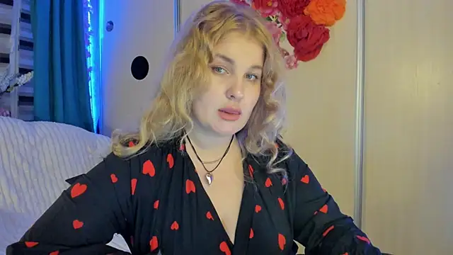 CoraSwon online show from 10, 10, 2025