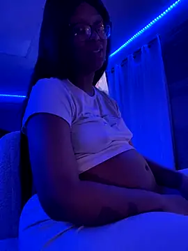 KLoveeee online show from 5, 10, 2025