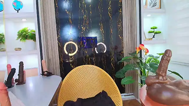 GianellaCox  online show from 13, 1, 2025