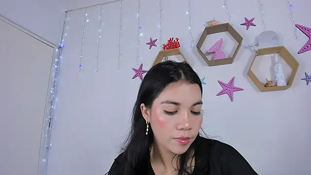 Emiily Parkerr online show from 18, 12, 2024