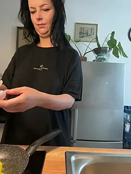 Snapshot of Off__Melonenmandy chatting on 10, 4, 2026 Off Melonenmandy online show from 10, 4, 2026