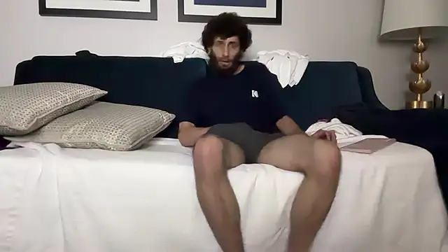 pantslesstraveler plt online show from 28, 10, 2025