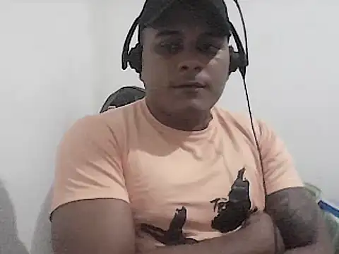 SaucyAffair0 online show from 5, 1, 2025