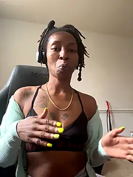 LeyaHoneybuns online show from 19, 11, 2025