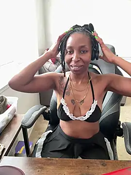 LeyaHoneybuns online show from 11, 2, 2026