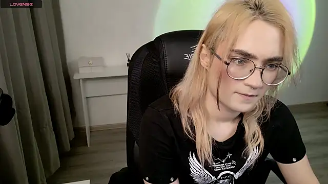 Snapshot of CuteYukiKun chatting on 13, 3, 2026 CuteYukiKun online show from 13, 3, 2026