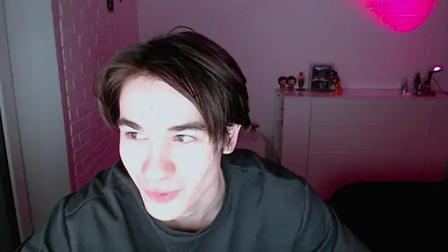 Snapshot of MarkusDean chatting on 4, 11, 2025 MarkusDean online show from 4, 11, 2025