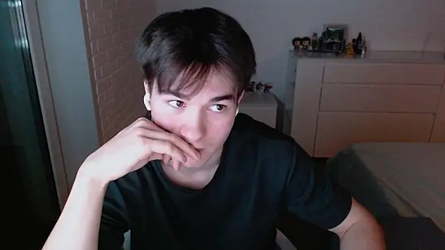 Snapshot of MarkusDean chatting on 25, 11, 2025 MarkusDean online show from 25, 11, 2025