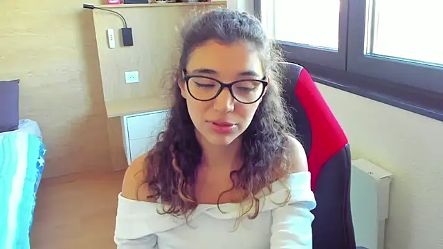 Snapshot of uniquerossie chatting on 8, 10, 2025 uniquerossie online show from 8, 10, 2025