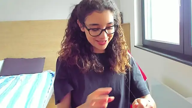 Snapshot of uniquerossie chatting on 11, 10, 2025 uniquerossie online show from 11, 10, 2025