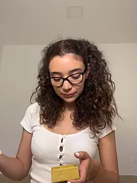 Snapshot of uniquerossie chatting on 4, 12, 2025 uniquerossie online show from 4, 12, 2025