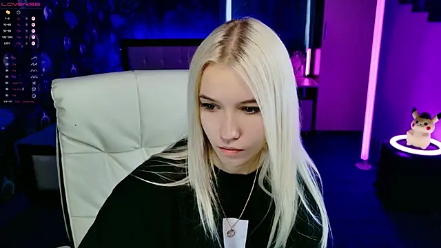 Snapshot of ShhhO_O chatting on 28, 9, 2025 ShhhO O online show from 28, 9, 2025