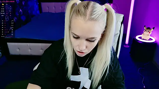 Snapshot of ShhhO_O chatting on 29, 9, 2025 ShhhO O online show from 29, 9, 2025