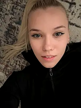 Snapshot of ShhhO_O chatting on 8, 10, 2025 ShhhO O online show from 8, 10, 2025